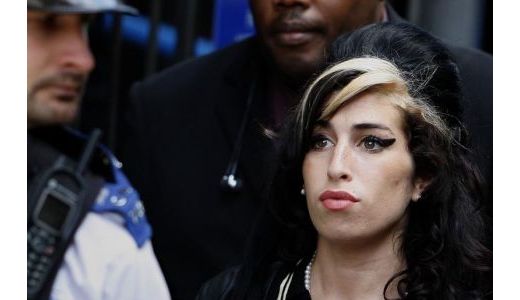 Amy Winehouse, devastată după despărţirea de iubitul său, Reg Traviss.
