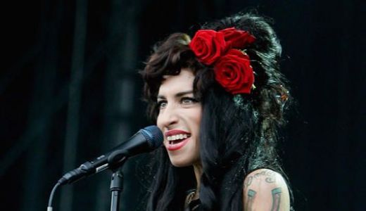 Amy Winehouse, în 2008: Sunt tânără, îndrăgostită şi-mi mai ies din minţi din când ...