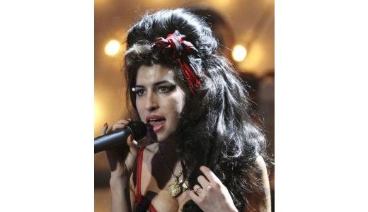 Autopsia cântăreţei Amy Winehouse, neconcludentă.