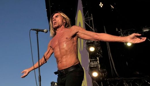 Cine urcă la bustul gol pe scena festivalului de la Peninsula?.