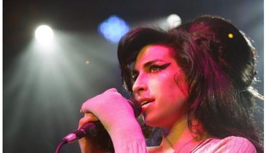 Oportuniştii cibernetici zădărnicesc planurile de înfiinţare a fundaţiei Amy Winehouse.