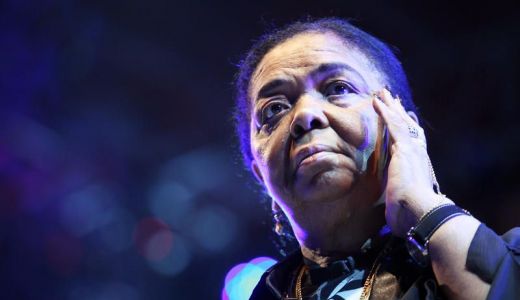 Cesaria Evora îşi încheie cariera. Concertele din România, anulate.