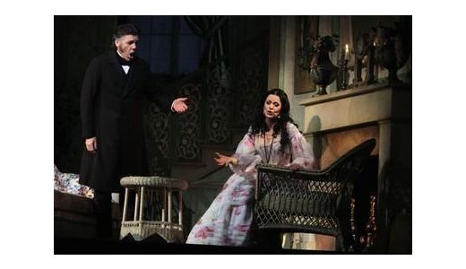 Angela Gheorghiu poartă o rochie Vivienne Westwood, pentru opera "Faust" de la ...