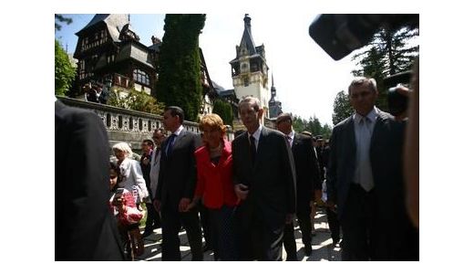 Peste 200 de obiecte de valoare care au aparţinut Casei Regale vor fi scoase la licitaţie.