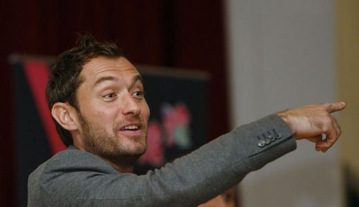 Jude Law prezice o epidemie fatală.