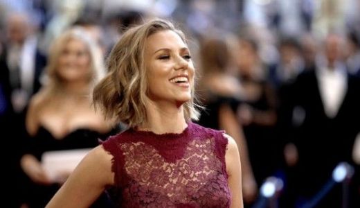 Scarlett Johansson: „Fotografiile nud erau pentru Ryan Reynolds”.