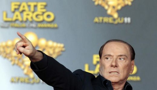 Silvio Berlusconi va lansa un album muzical împreună cu un cântăreţ napoletan.