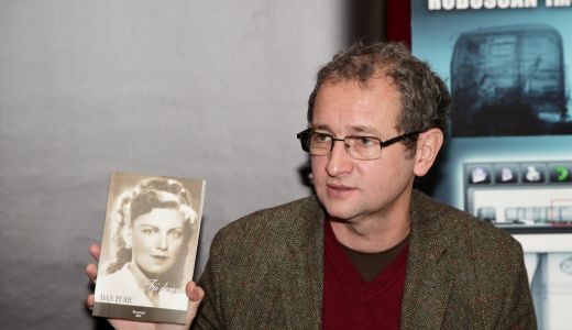 Dan Puric lanseaza cartea “Fii demn!” la Teatrul de pe Lipscani