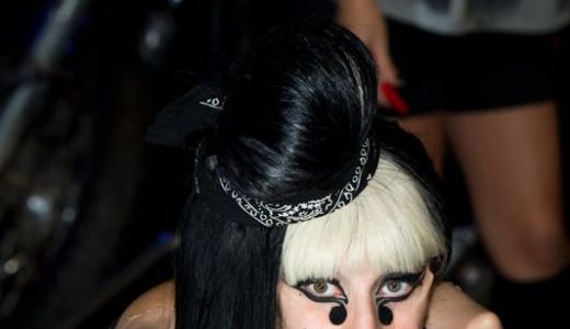 Lady Gaga îşi întreţine tenul cu orgasme şi spanac.
