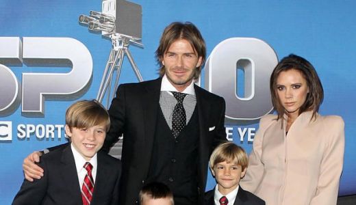 Victoria Beckham a cheltuit 40.000 de euro pe decoraţiuni de Crăciun.