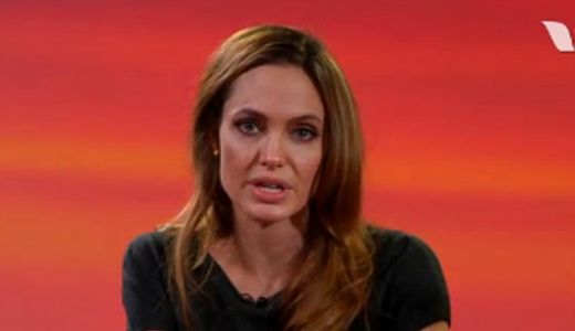Angelina Jolie: ”Am avut o cadere nervoasa cand am debutat ca regizor”