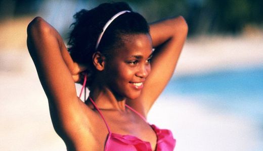 FOTO Cum ARĂTA Whitney Houston înainte de a deveni faimoasă.