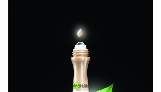 Distruge cearcanele cu Caffeine Tinted Eye Roll-On!