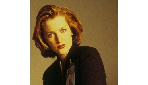 Scully din "Dosarele X" este bisexuală.