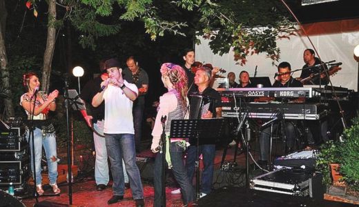 Provincialii dau Capitalei lecţii de muzică.