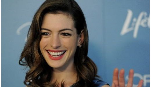 FOTO SCHIMBARE radicala. Cum s-a TRANSFORMAT Anne Hathaway pentru un rol in film.