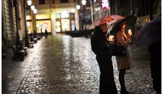 MIT SAU REALITATE? Sfânta Lumină se aprinde singură la Ierusalim. VEZI ALTE MINUNI DE PAŞTE.