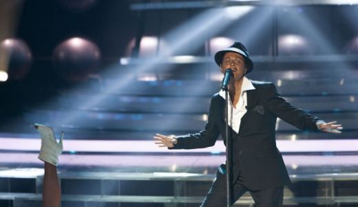 FOTO Maria Buză, Lou Bega sau Hercule Poirot? Ghiceşte personajul.