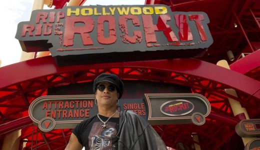 Guns N' Roses le-a interzis fanilor să poarte tricouri cu Slash la concertul de la O2 Arena.