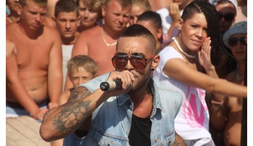 Alex Velea la Kiss Fm: "As face un proiect de zidarie. As fi un mare ctitor"