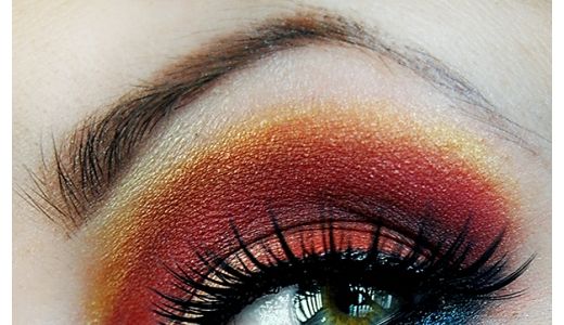 Se poarta Eyeliner-ul din culori electrizante!