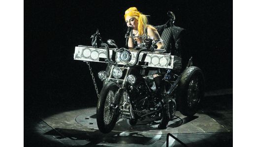 Lady Gaga: Show, politică, greţuri, dar nici un bla-bla.