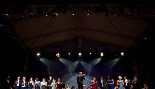 OPERA iese din nou în stradă! Cea de-a şasea ediţie a „PROMENADEI OPEREI”.