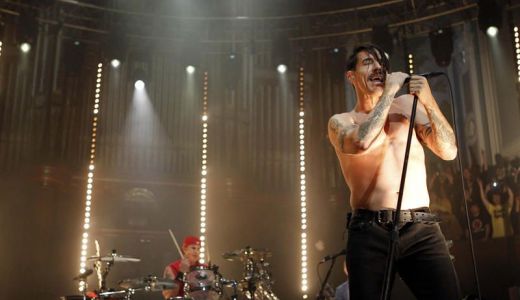Peste 300 de jandarmi vor asigura ordinea publică la concertul Red Hot Chili Peppers.