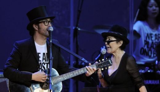 Yoko Ono şi fiul lui John Lennon au creat o "coaliţie împotriva gazului de şist".