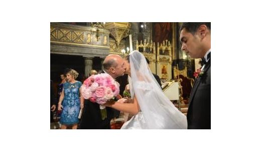 NUNTA ELENEI BĂSESCU. Află cine a prins buchetul miresei!.