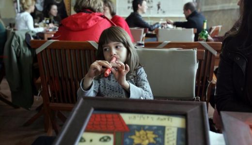Se deschide "Muzeul Copilăriei" în Bucureşti.
