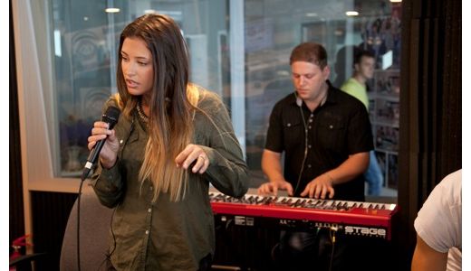 Antonia la Kiss FM: Sunt mormona