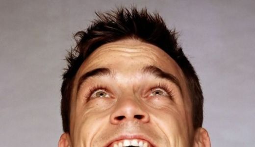 Robbie Williams a devenit tată.