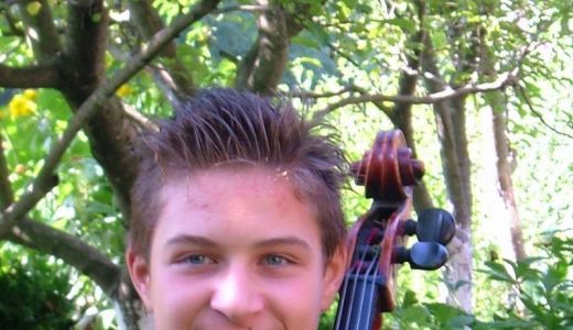 Violoncelistul român Ştefan Cazacu în semifinala concursului „New Talent” de la Bratislava.