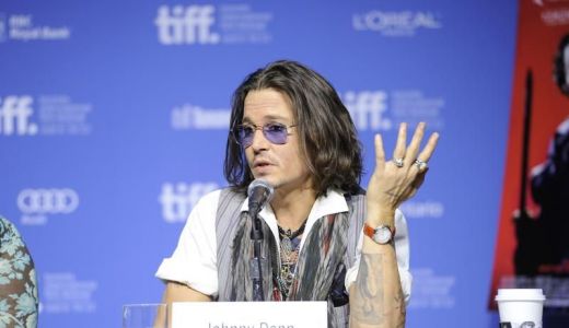 Johnny Depp va debuta în universul editorial.