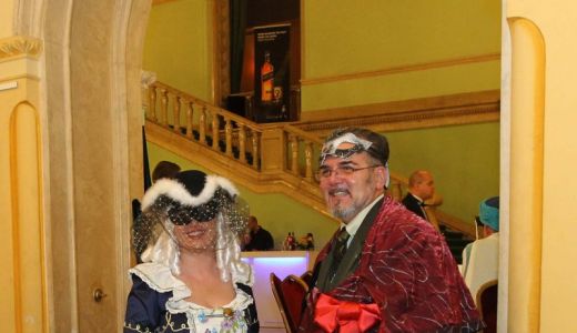 Prietenii Operei au „jucat“ în „D'ale carnavalului“.