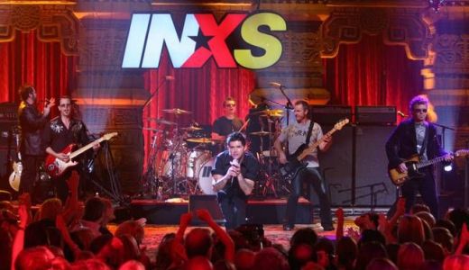 Grupul rock australian INXS se desparte.
