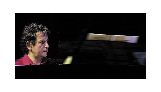 Horia Mihail le dăruieşte „Capriciul" lui Paganini melomanilor din ţară.