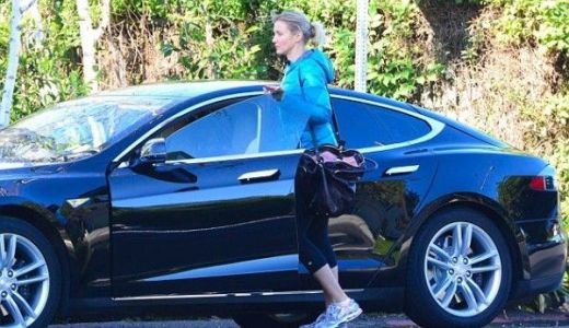 Cameron Diaz şi-a luat maşină electrică. Află cât costă şi ce vedetă are acelaşi model!.