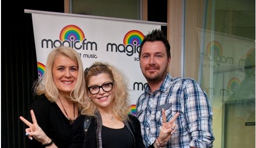 Loredana la Magic FM:  Dimineata beau, pe stomacul gol, o cana cu apa fierbinte