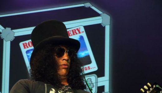 Slash a încins atmosfera la Sala Palatului.