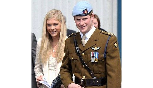 FOTO. SĂRUTĂRI PĂTIMAŞE între prinţul Harry şi iubita lui, Cressida Bonas.