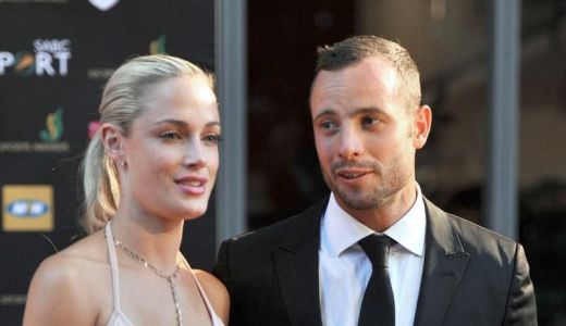 Iubita lui Oscar Pistorius a fost LOVITĂ cu o bâtă înainte să fie împuşcată.