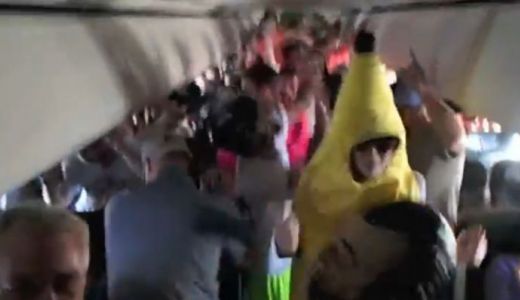 VIDEO. INCREDIBIL: Harlem Shake nebunesc în avion.