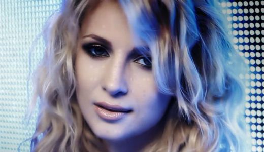 FOTO Lora îşi lansează azi noul clip. Vezi cât de sexy este.