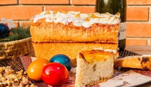 TRADIŢII DE PAŞTE: În Joia Mare se fac pasca şi cozonacii.