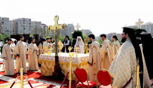 PF Daniel: Catedrala Mântuirii Neamului, o ieşire din UMILIRE a Bisericii, RĂSTIGNITĂ în ...