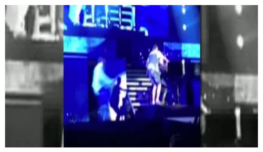 Justin Bieber, atacat pe scenă de un fan.