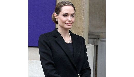Angelina Jolie, mărturisire ŞOCANTĂ: Şi-a făcut dublă mastectomie.