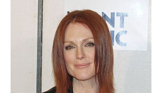 FOTO. Julianne Moore, într-o ipostază JENANTĂ pe covorul roşu la Cannes.